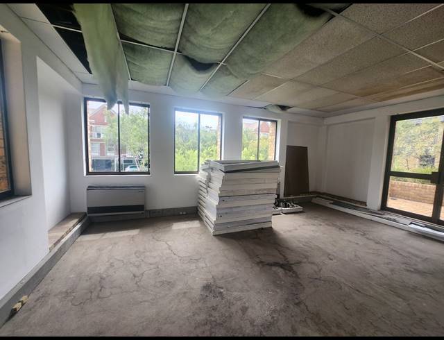 202M² OFFICE TO LET IN VORNA VALLEY